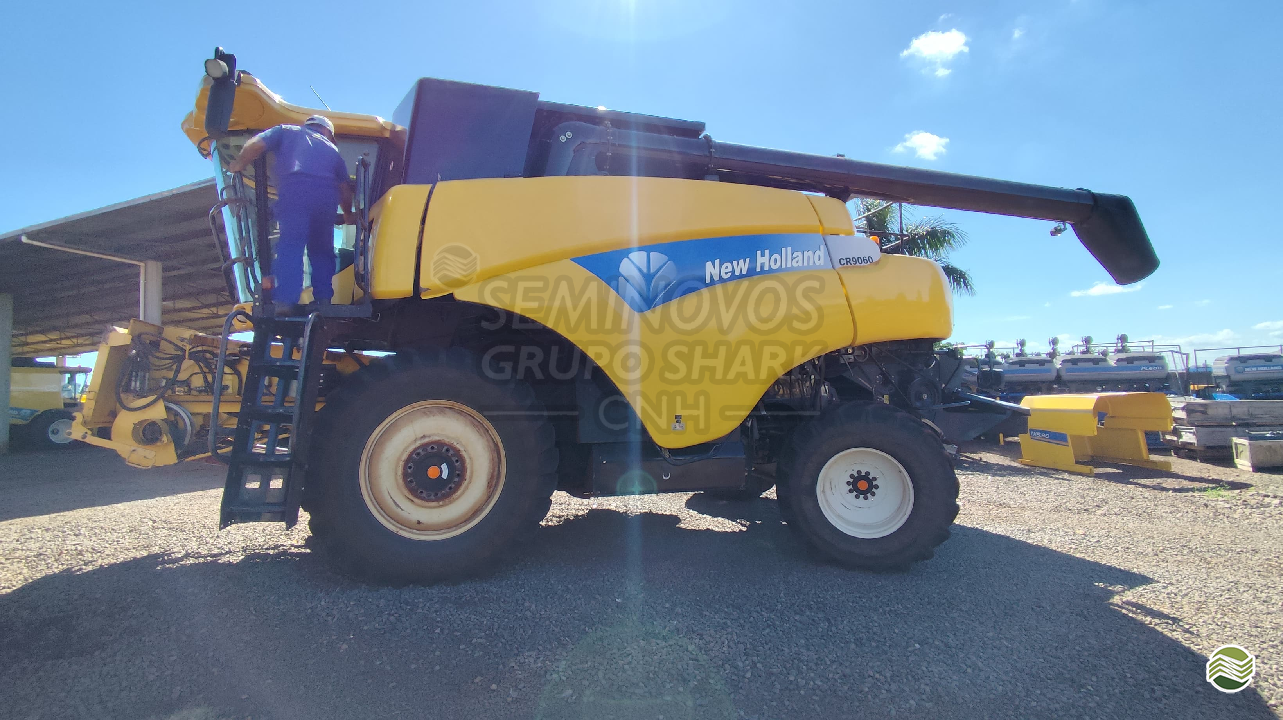 COLHEITADEIRA NEW HOLLAND CR 9060 Seminovos Grupo Shark MARINGA PARANÁ PR